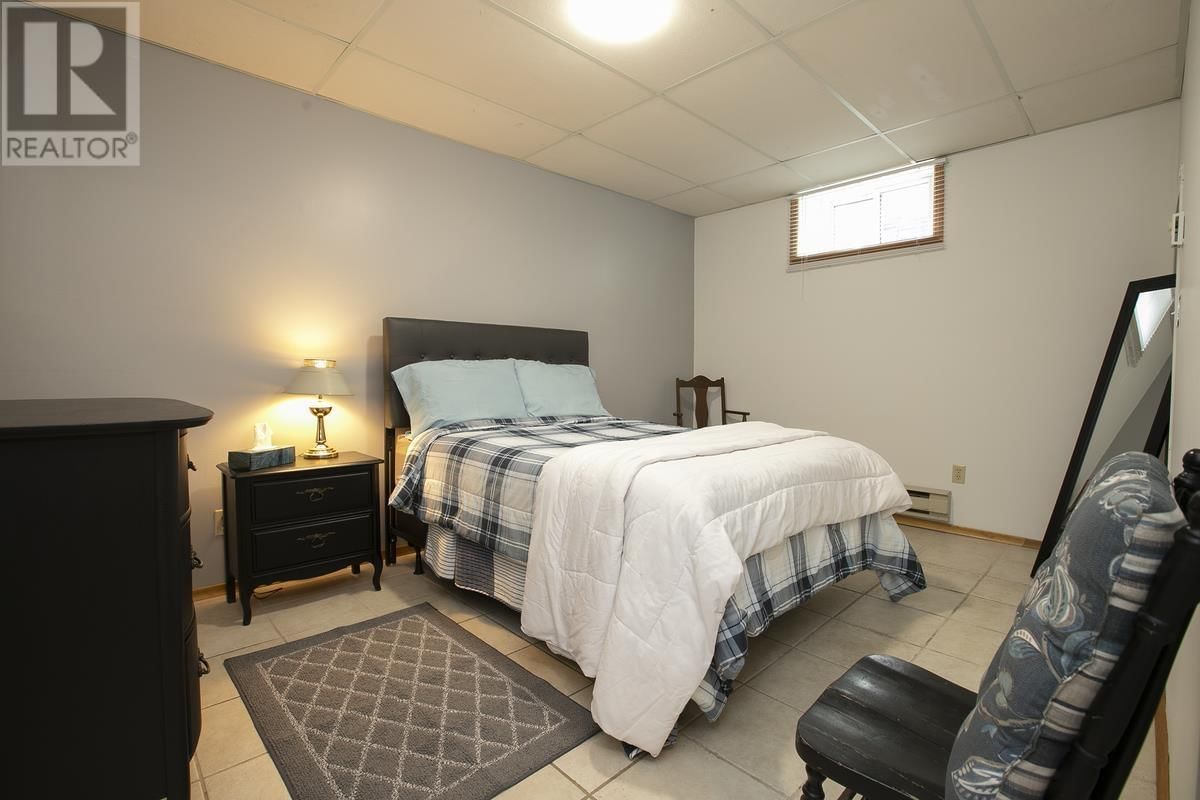 159 LAURA ST Image 37