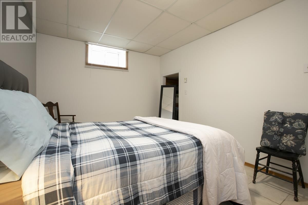 159 LAURA ST Image 38