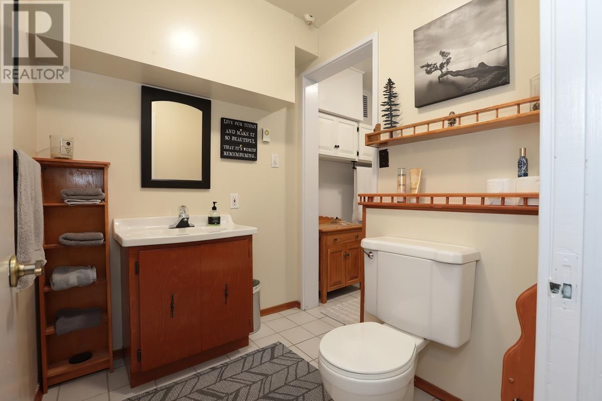 159 LAURA ST Image 39