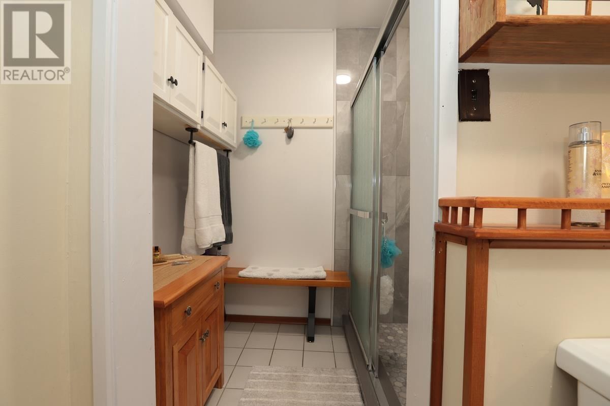 159 LAURA ST Image 40