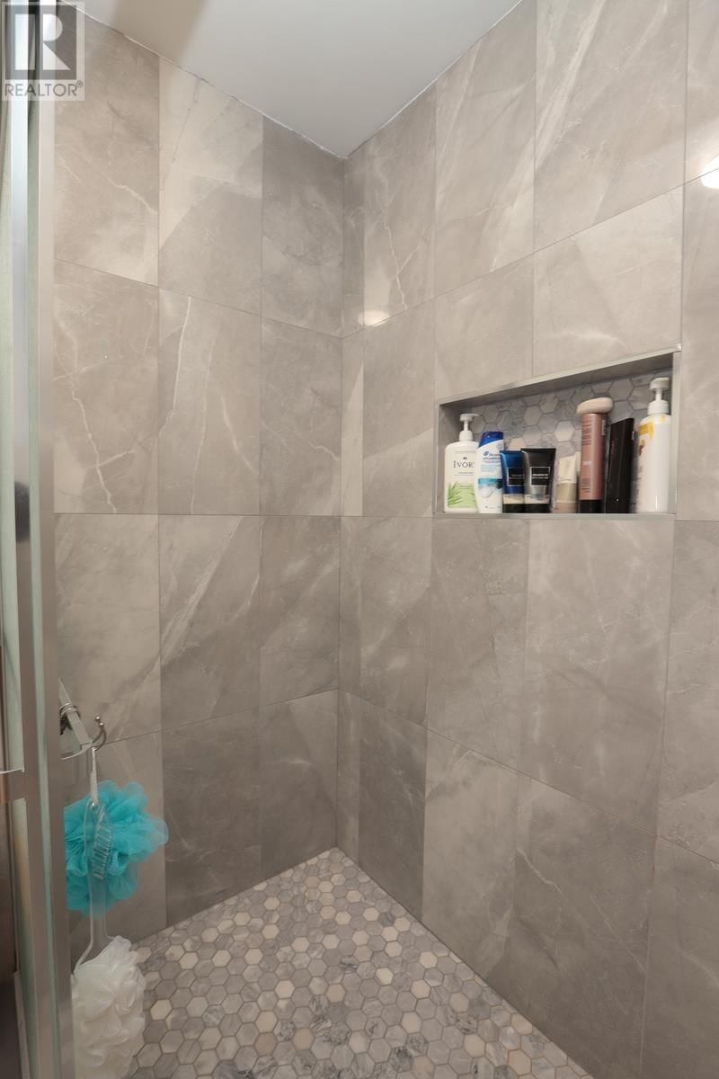 159 LAURA ST Image 41