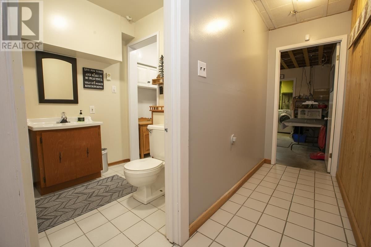 159 LAURA ST Image 42