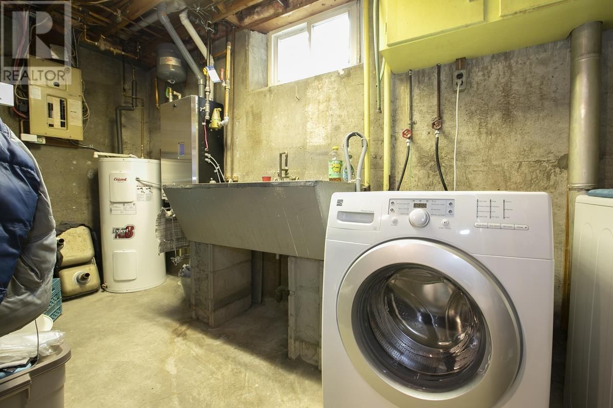 159 LAURA ST Image 43