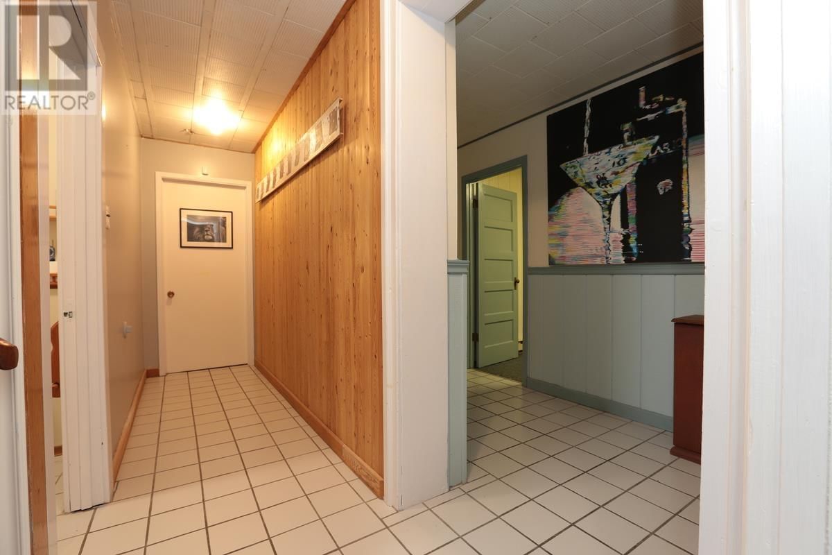 159 LAURA ST Image 44