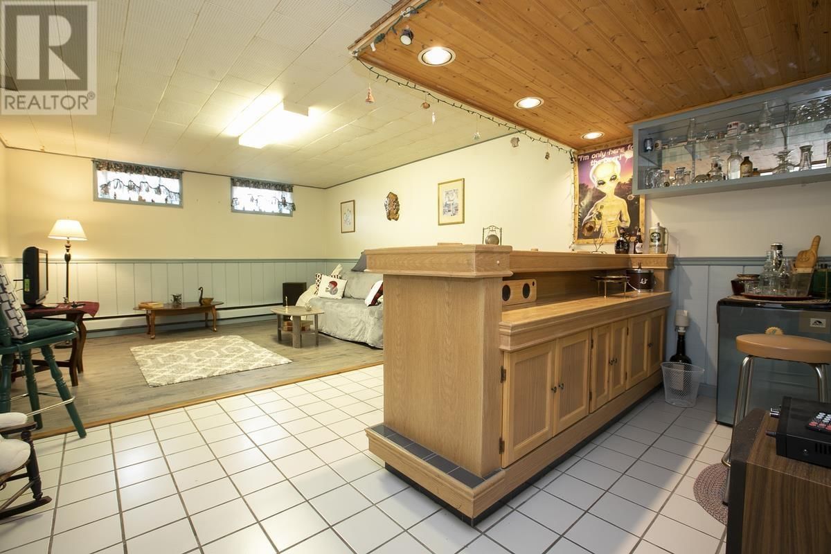 159 LAURA ST Image 47