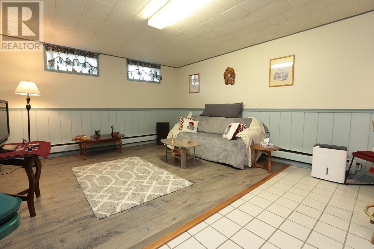 159 LAURA ST Image 48