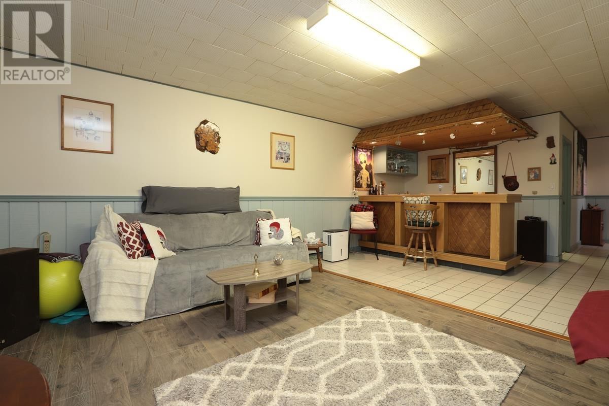 159 LAURA ST Image 49