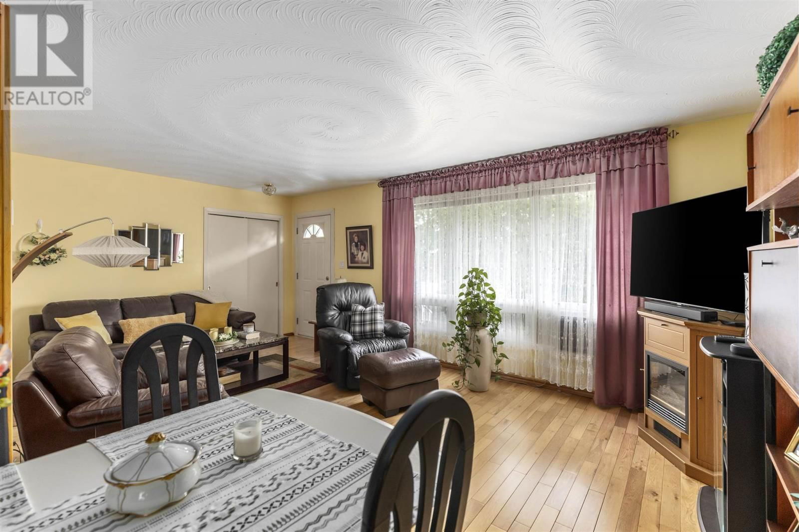 63 CAPP AVE Image 11