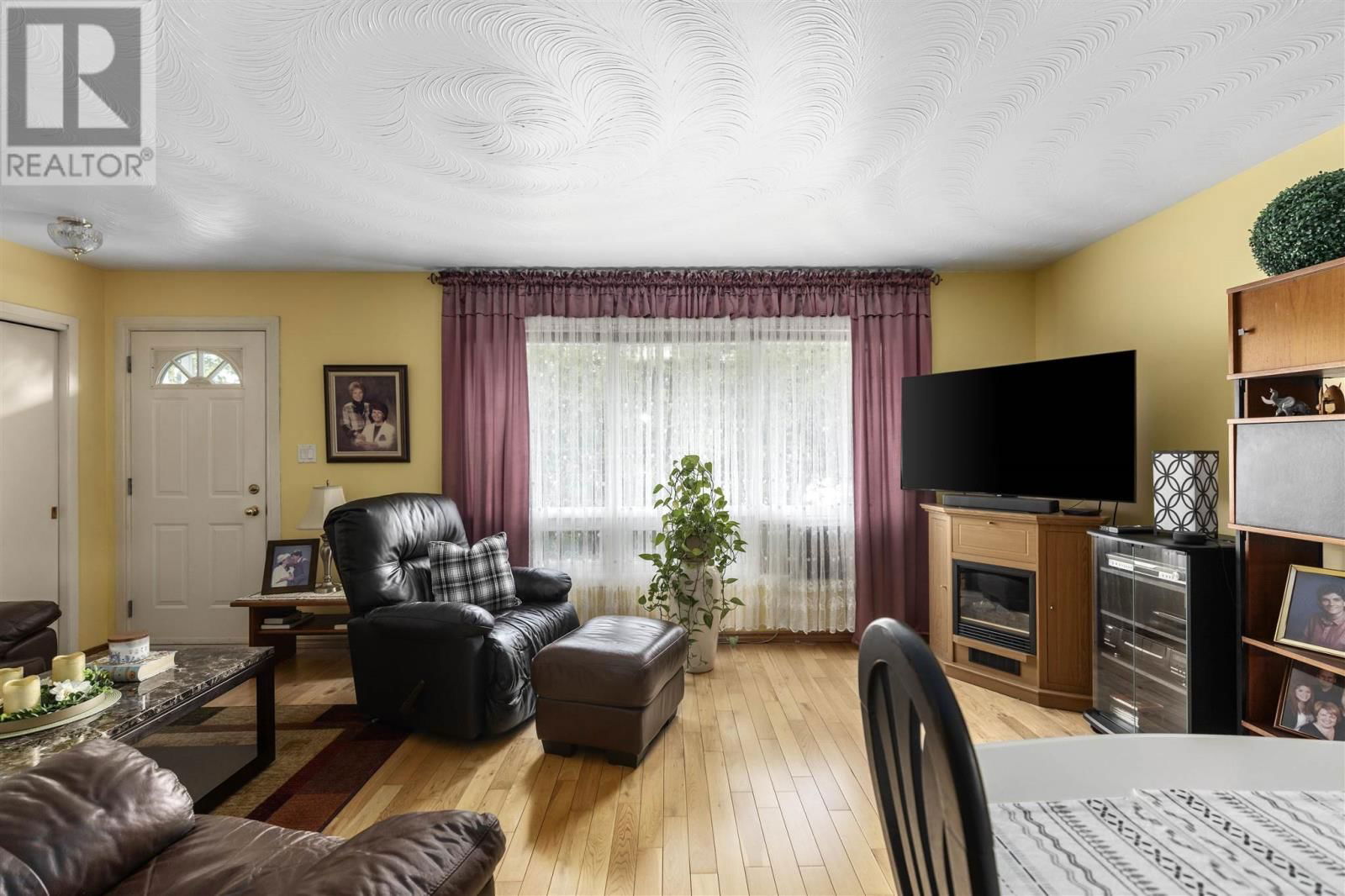 63 CAPP AVE Image 12