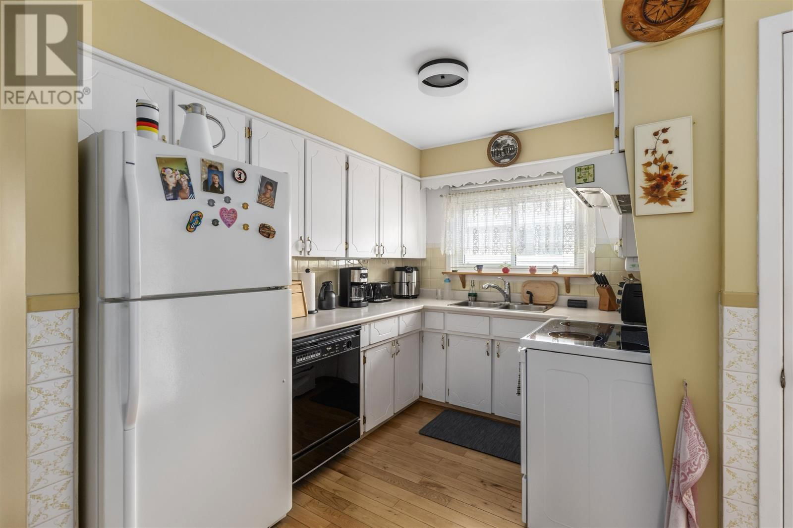 63 CAPP AVE Image 17