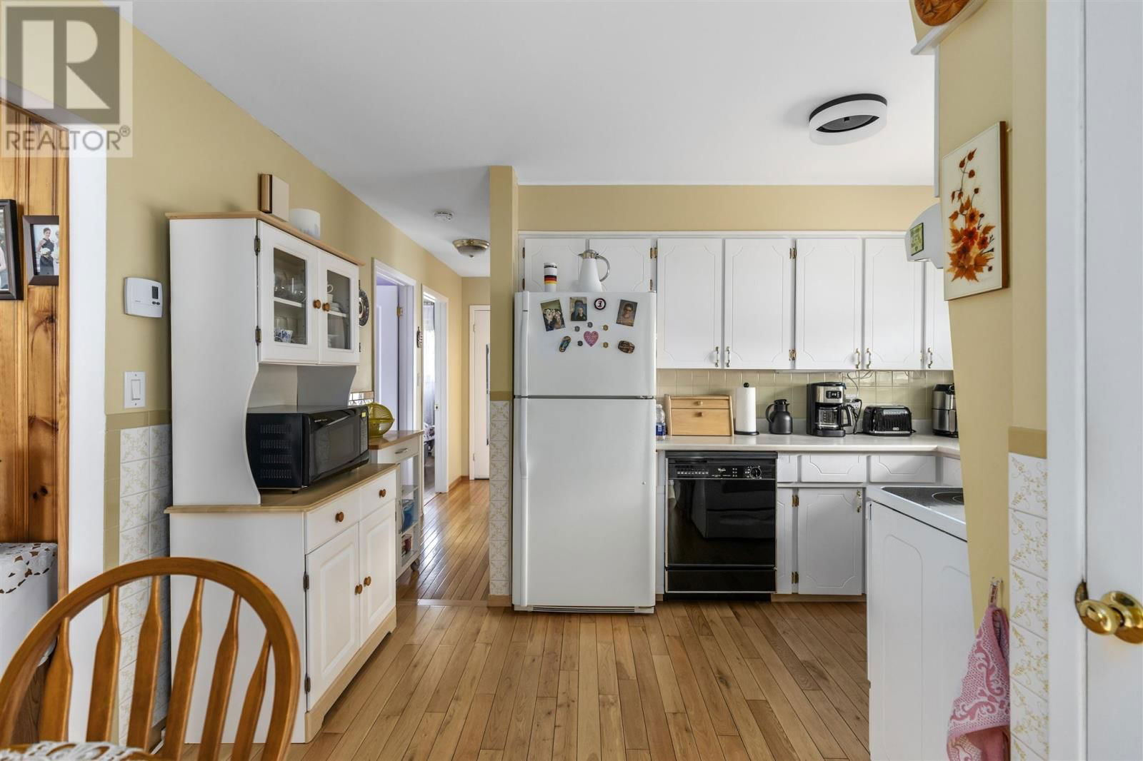 63 CAPP AVE Image 19