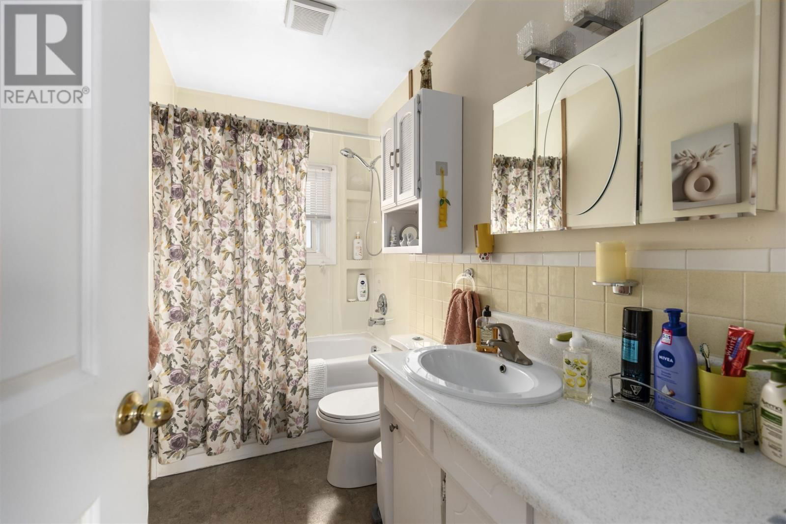 63 CAPP AVE Image 23
