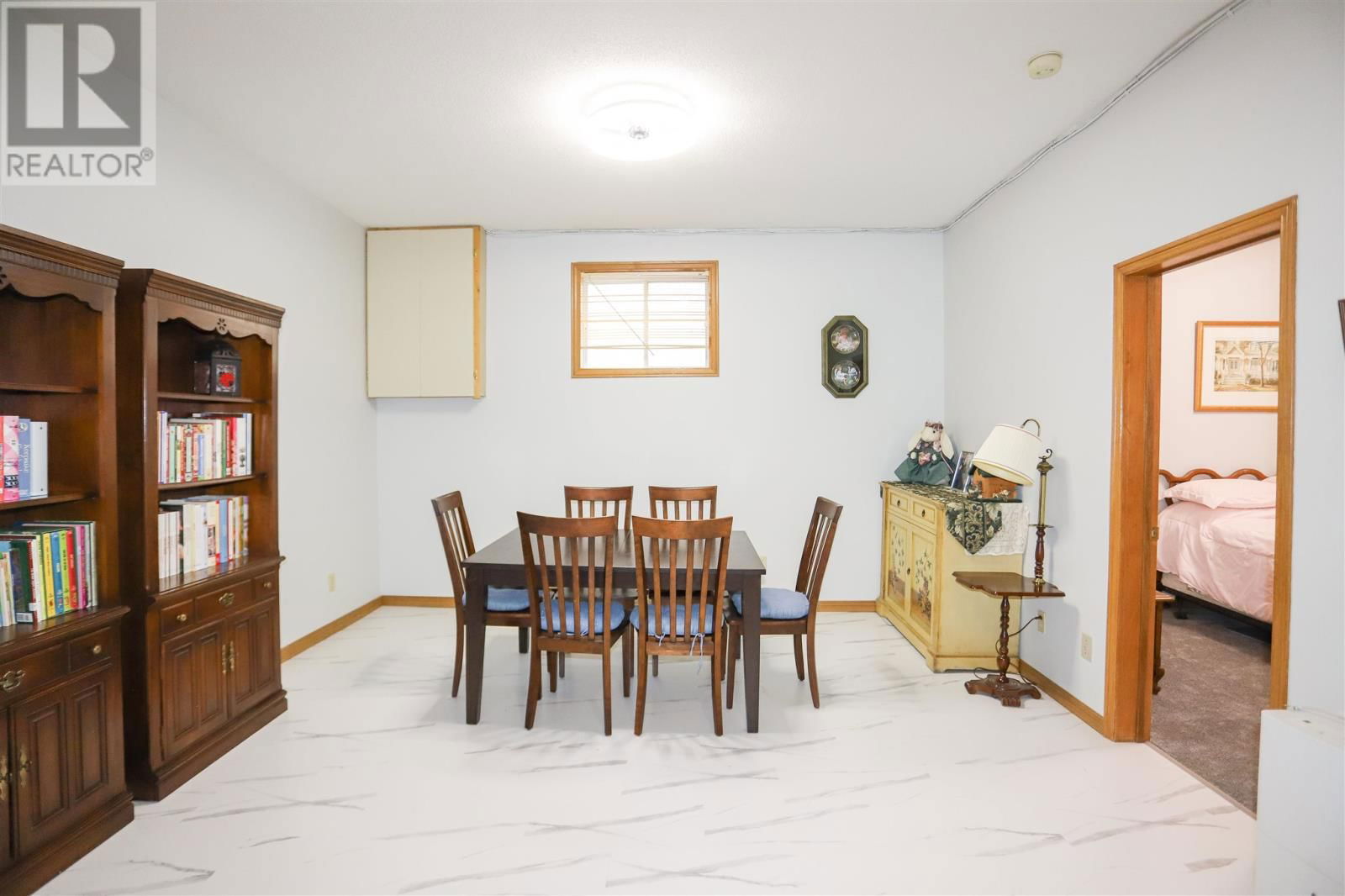 1109 LAKE ST Image 15