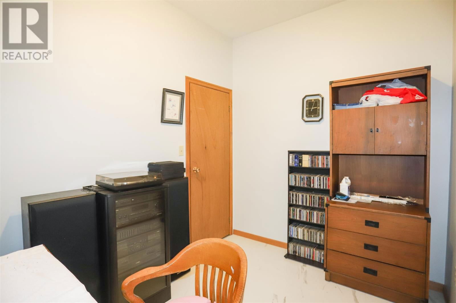 1109 LAKE ST Image 20