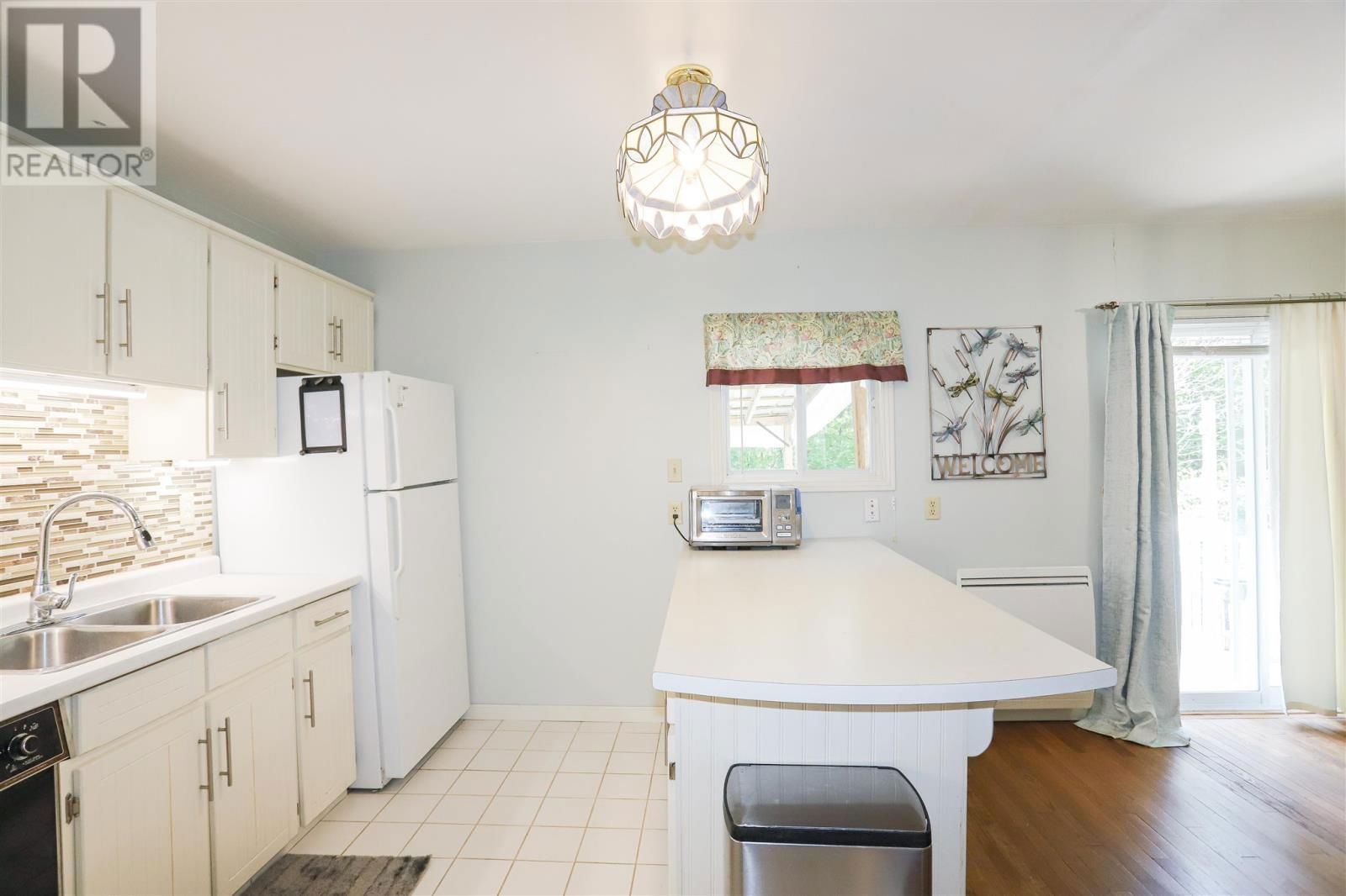 1109 LAKE ST Image 26
