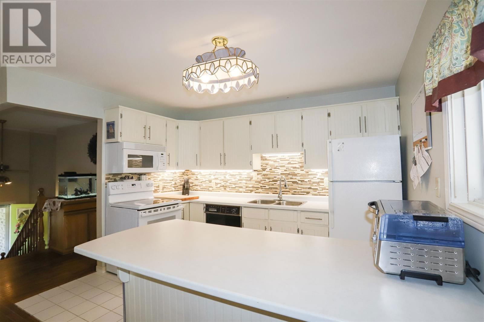 1109 LAKE ST Image 27