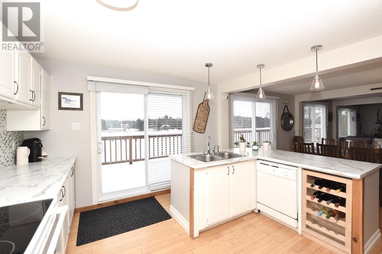 1093 SUNNYSIDE DR Image 10