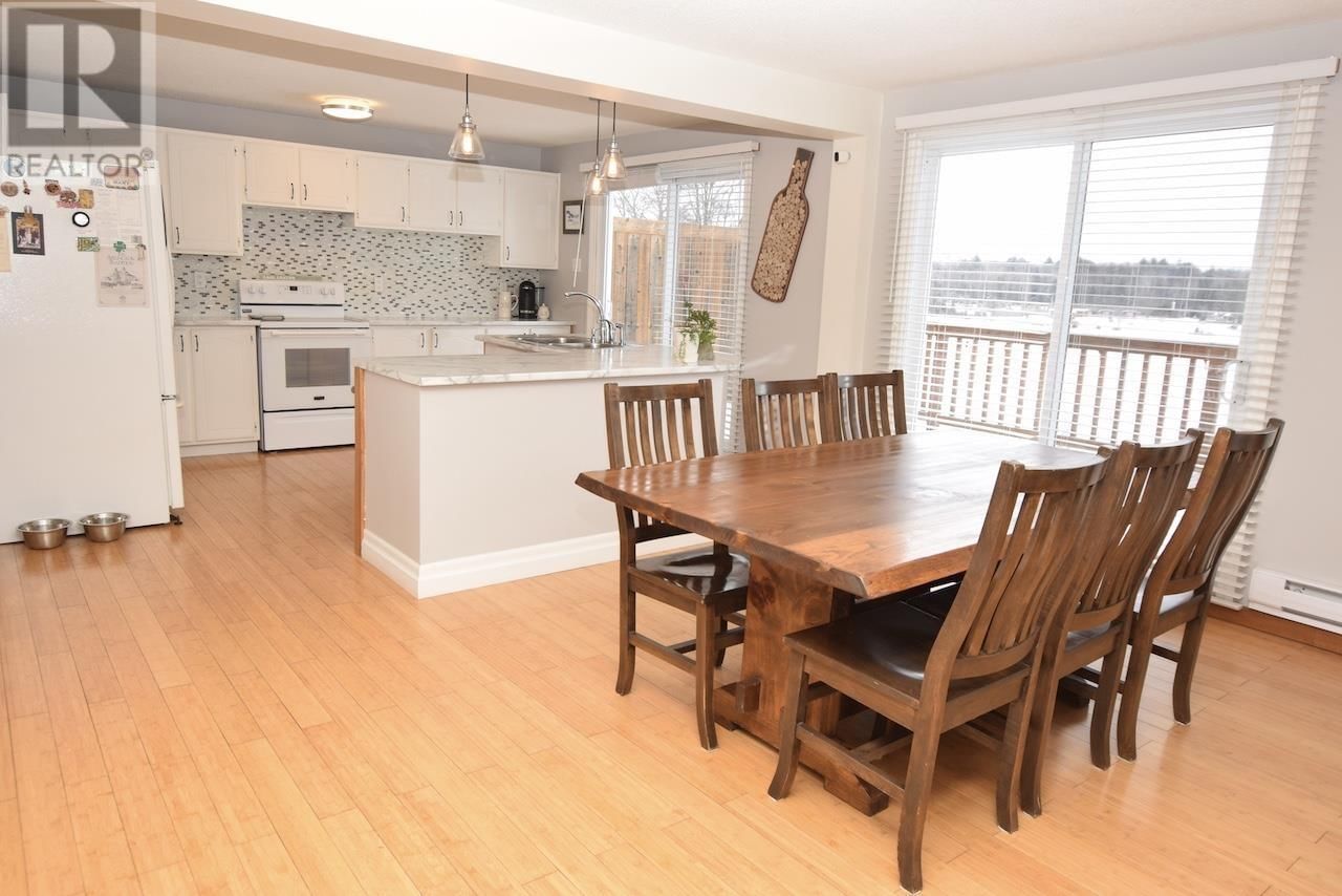 1093 SUNNYSIDE DR Image 11