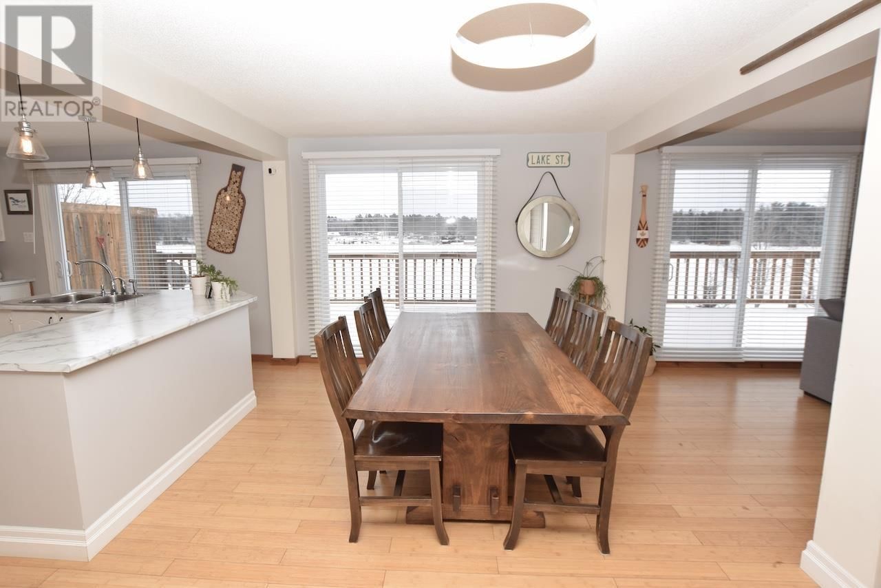 1093 SUNNYSIDE DR Image 12