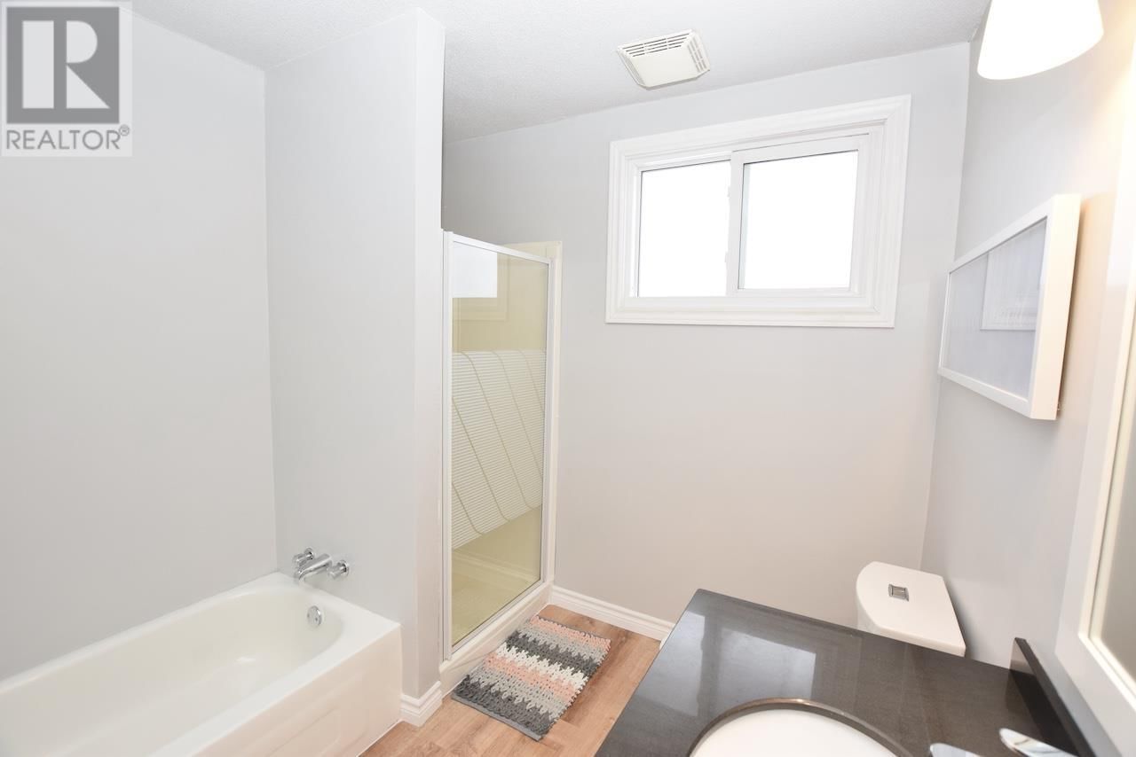 1093 SUNNYSIDE DR Image 14