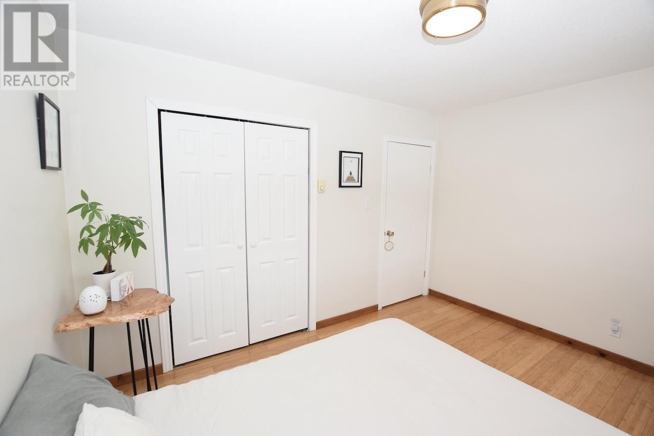 1093 SUNNYSIDE DR Image 18