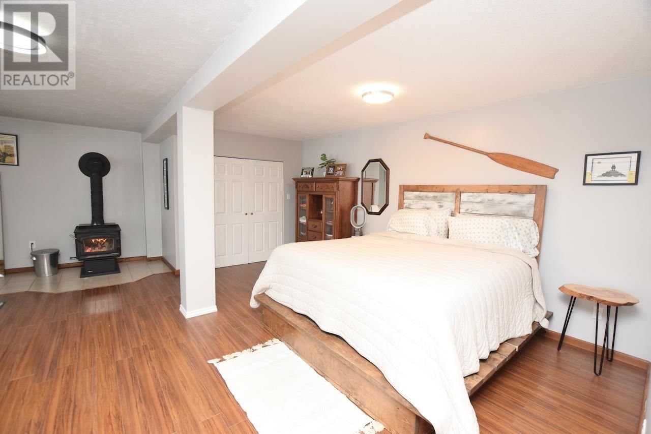 1093 SUNNYSIDE DR Image 19