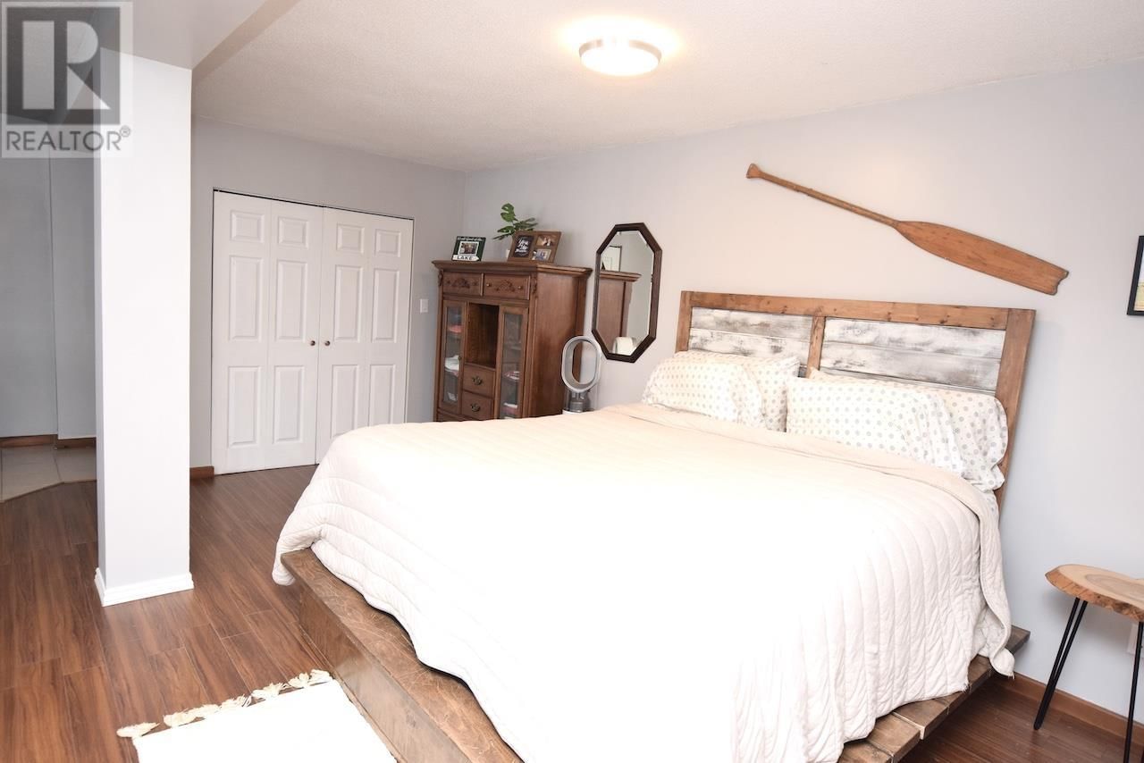 1093 SUNNYSIDE DR Image 20