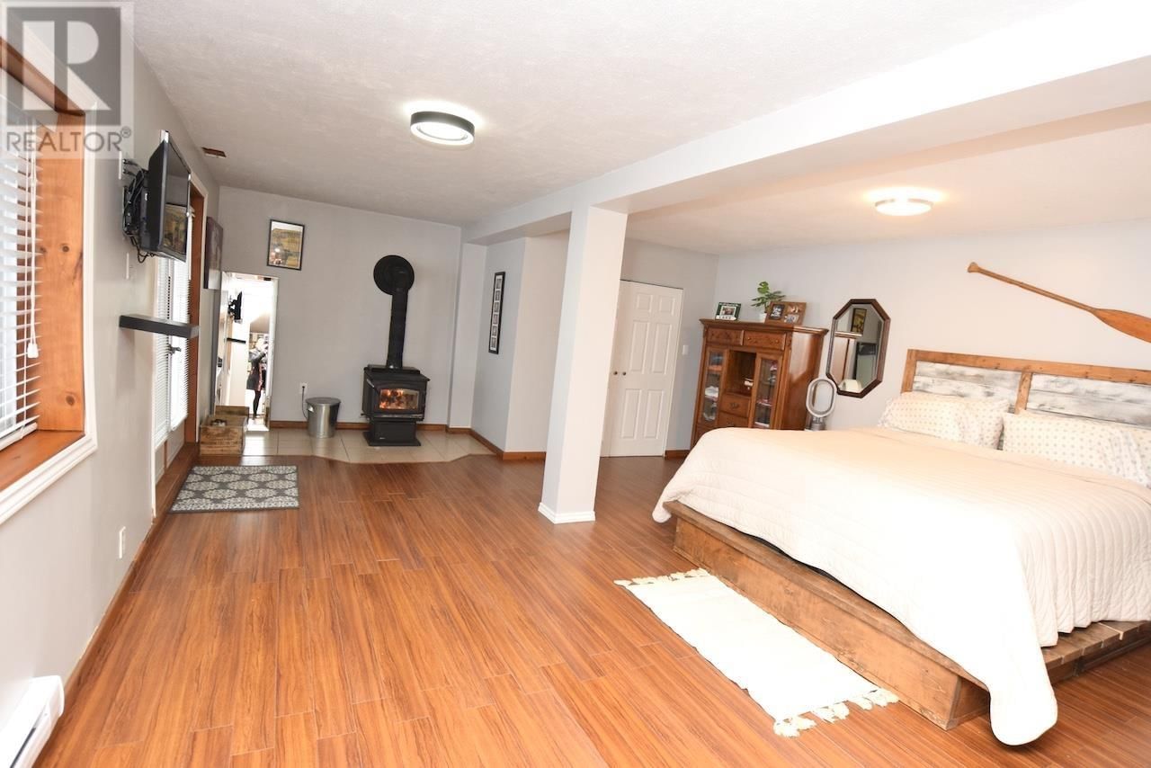 1093 SUNNYSIDE DR Image 21
