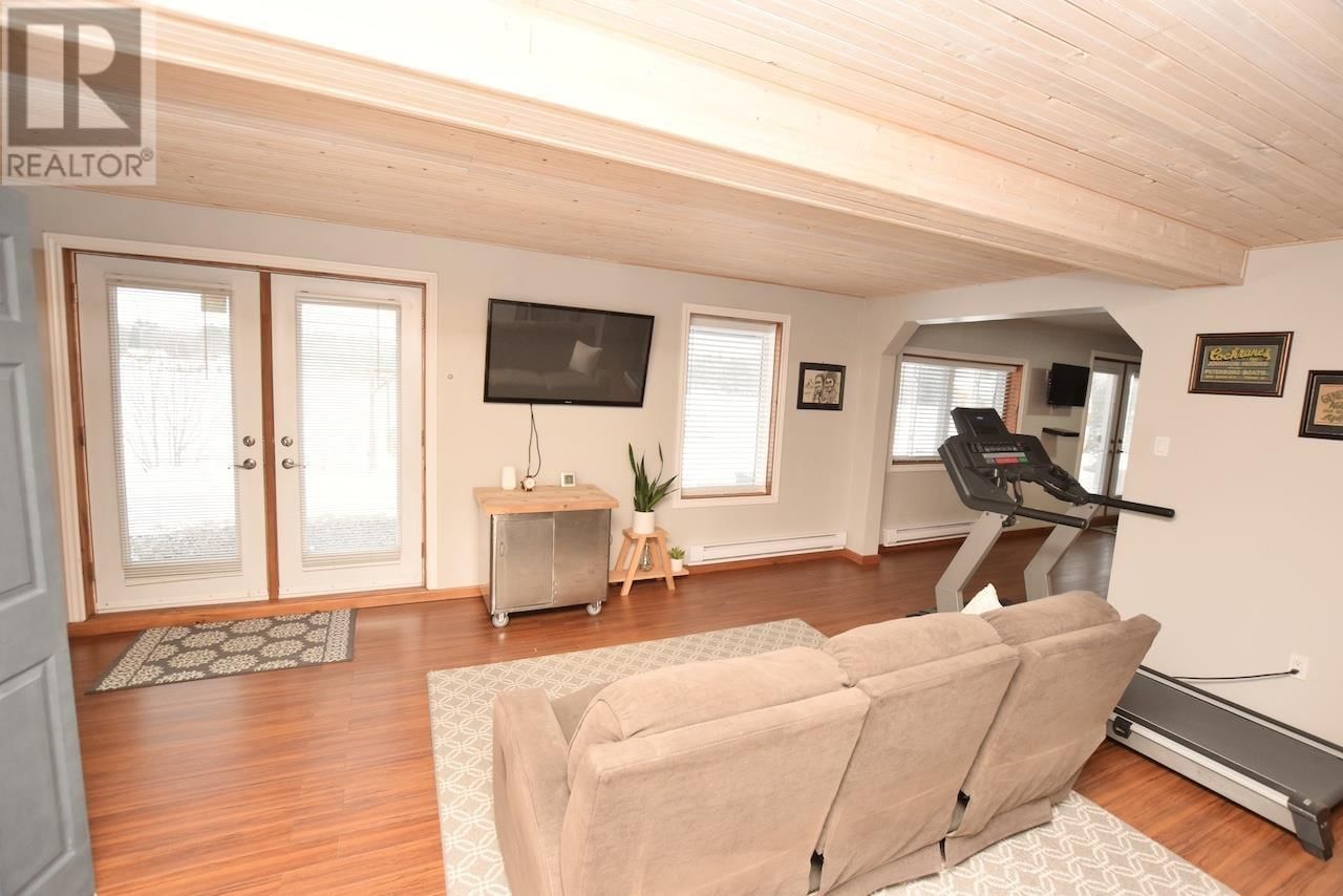 1093 SUNNYSIDE DR Image 24