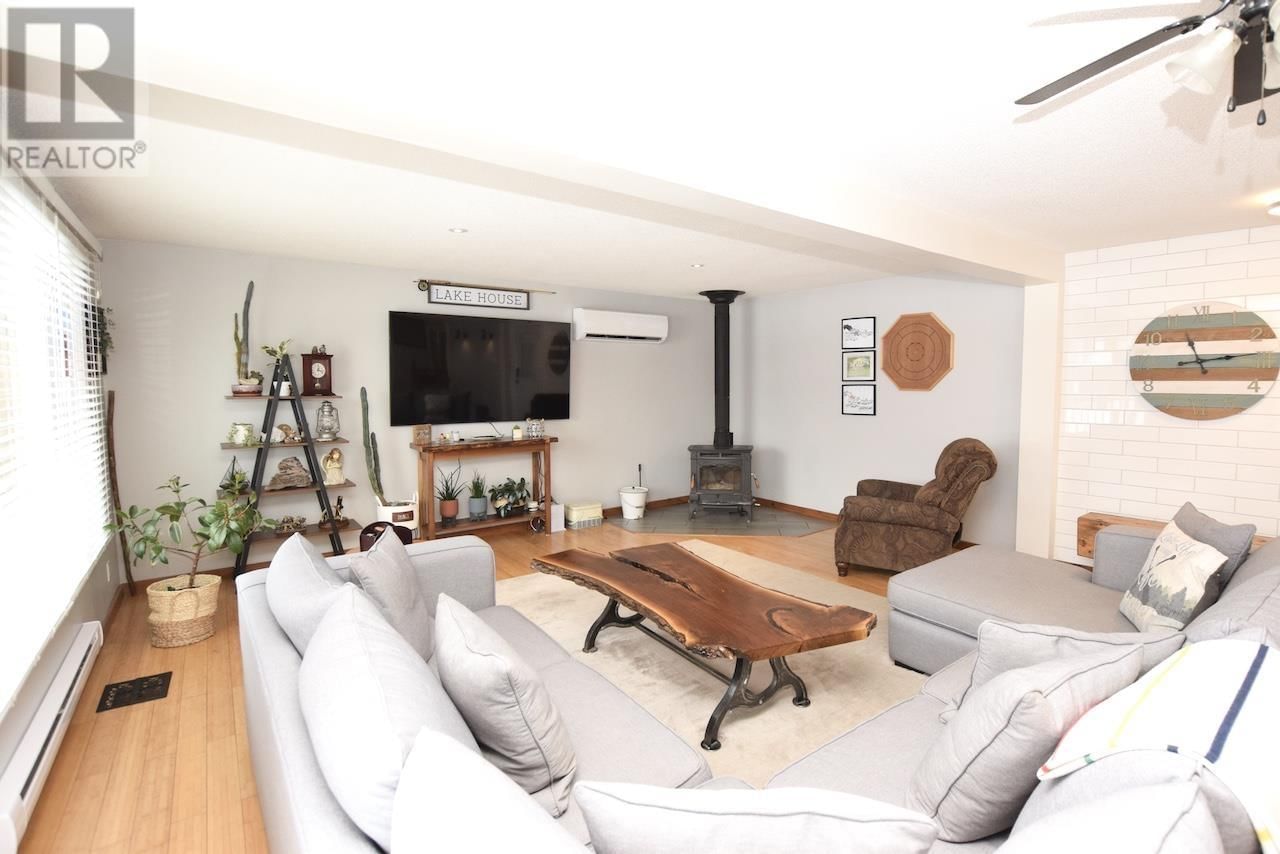 1093 SUNNYSIDE DR Image 5