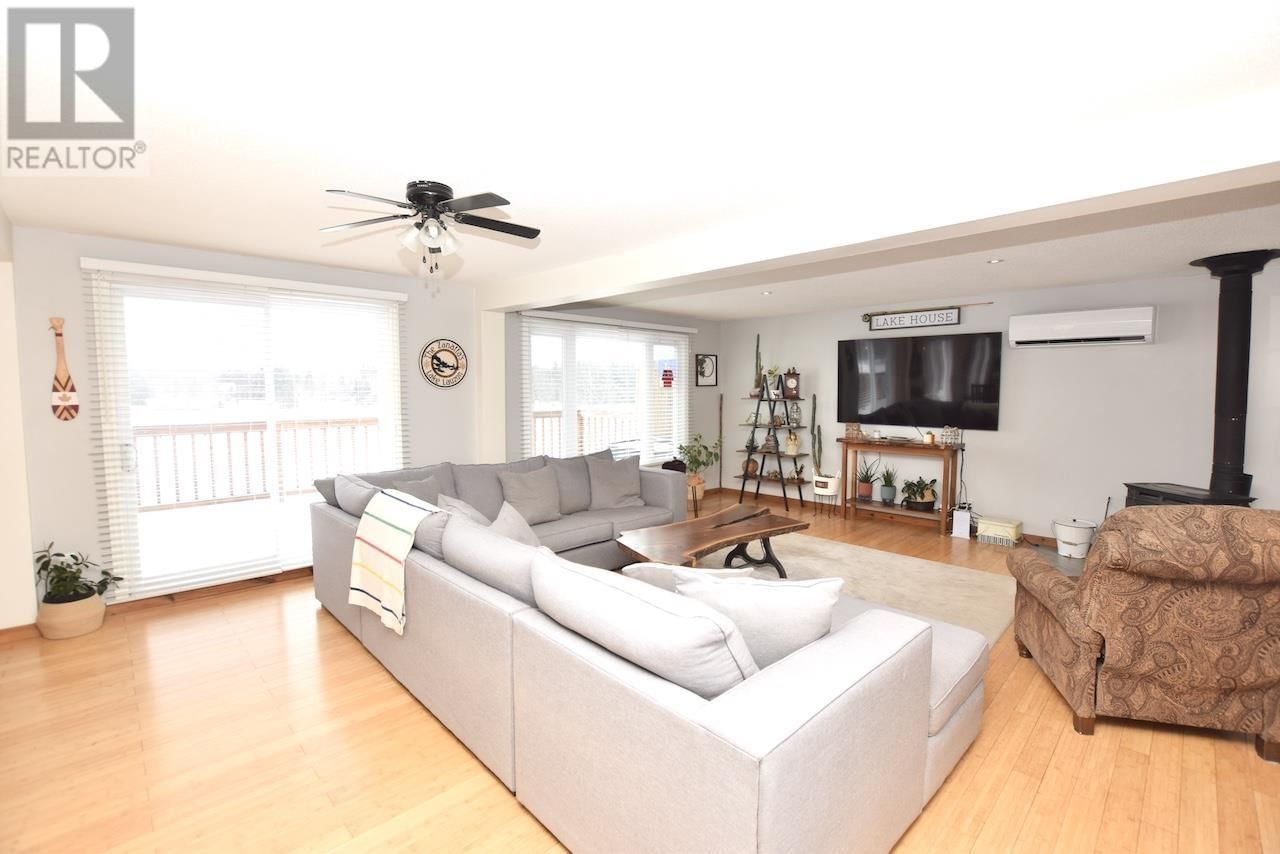 1093 SUNNYSIDE DR Image 8