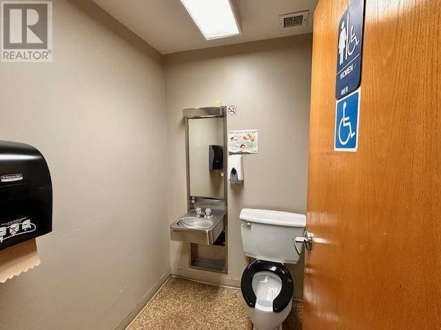 2 VETERAN'S WAY Image 17