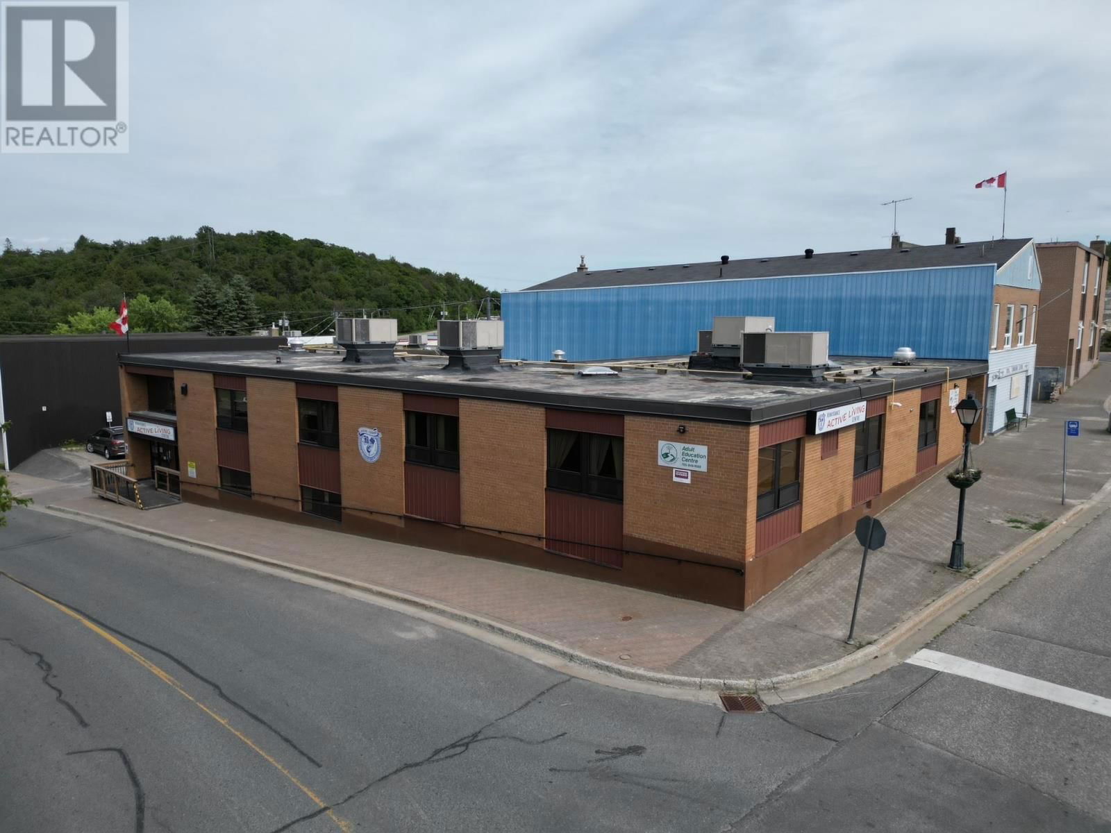 2 VETERAN'S WAY Image 39