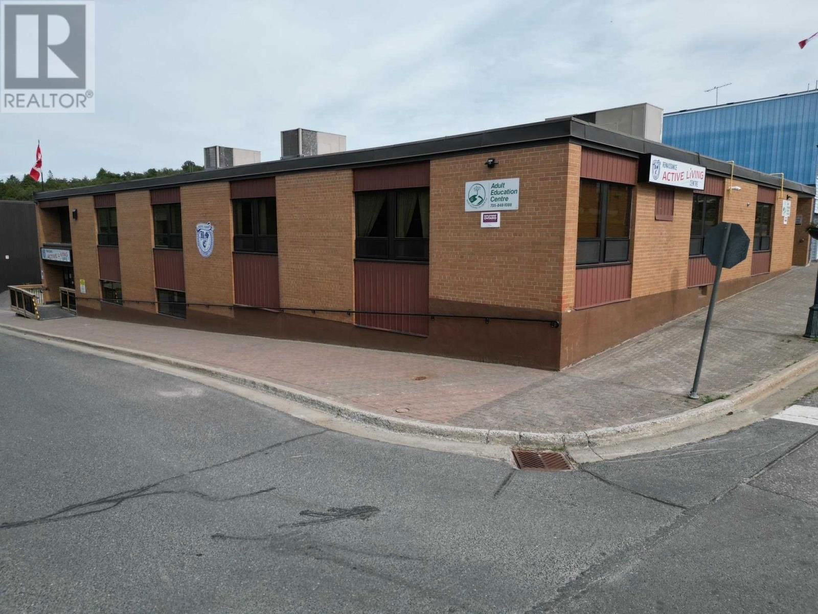 2 VETERAN'S WAY Image 40