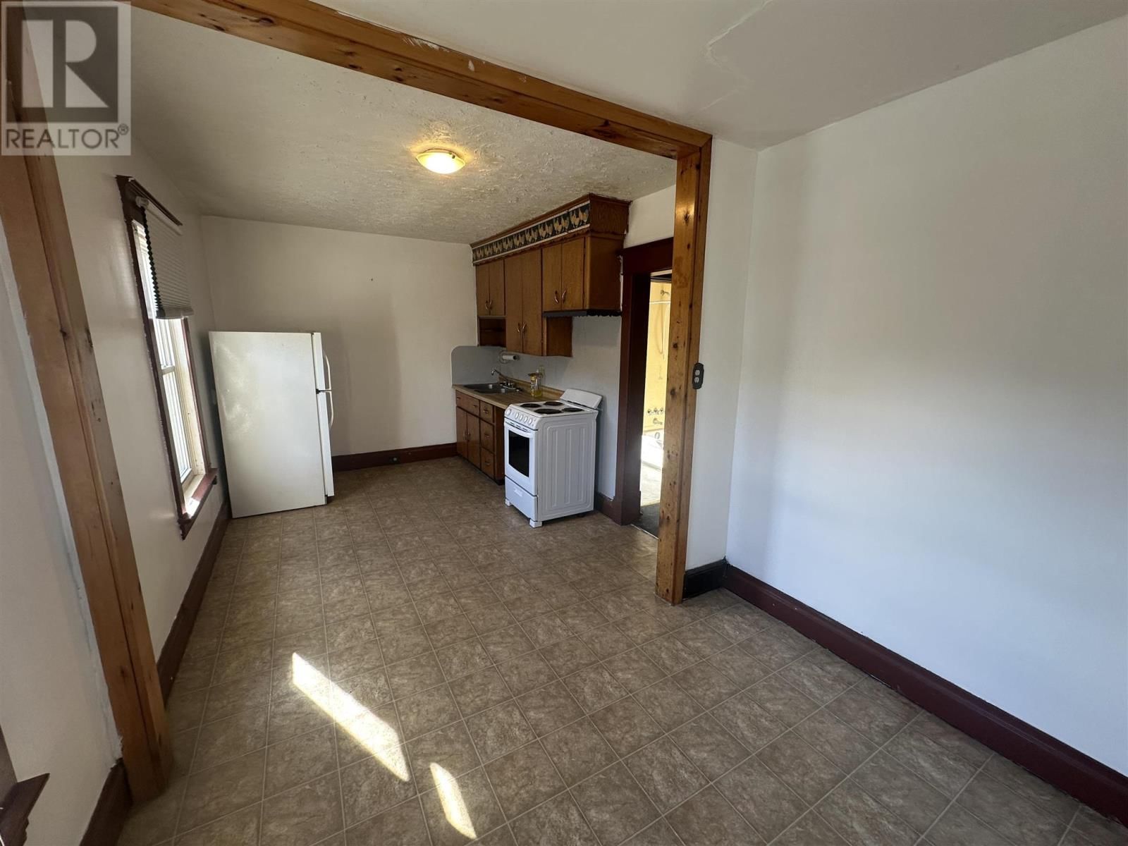 17 ABBOTT ST Image 11