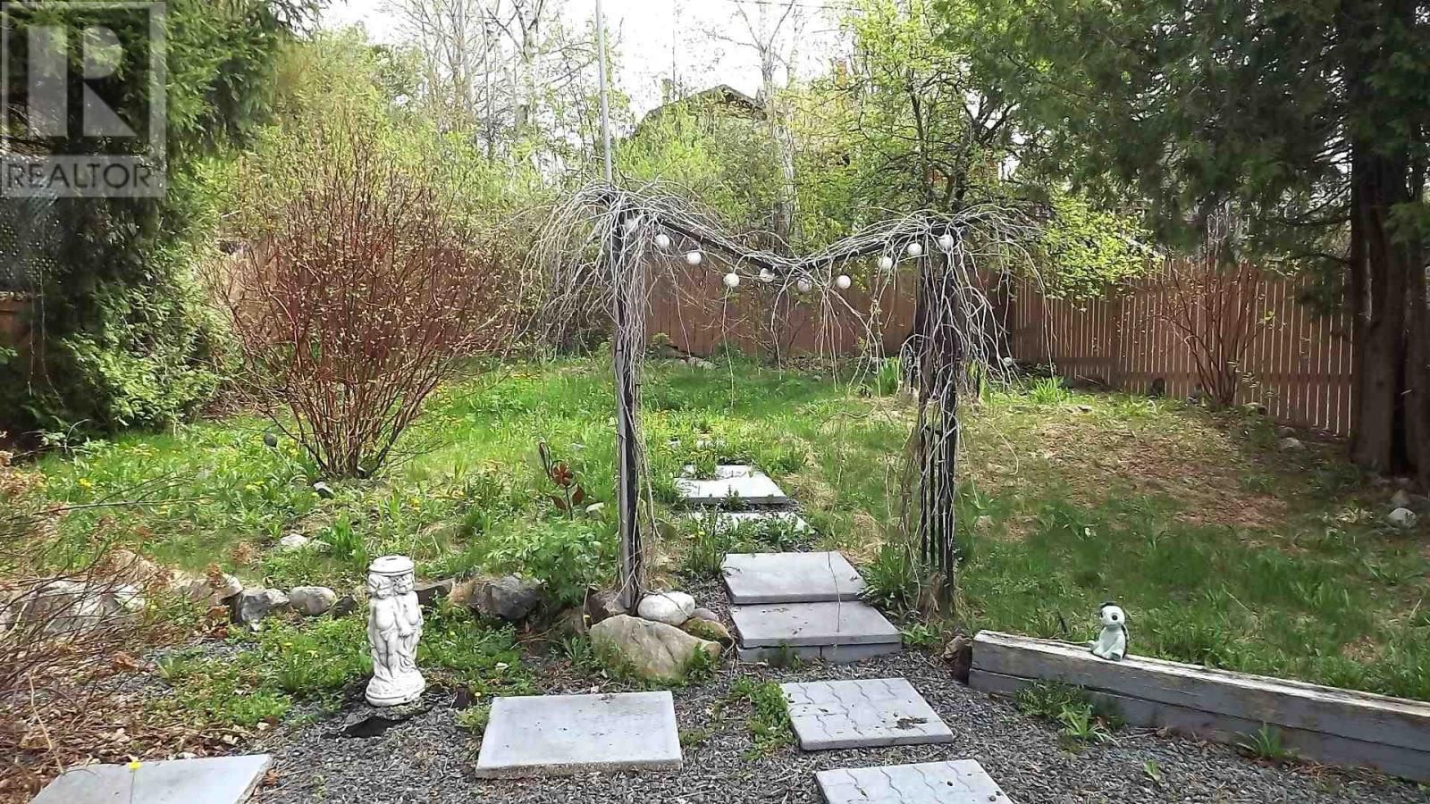 224 HILLSIDE DR Image 23