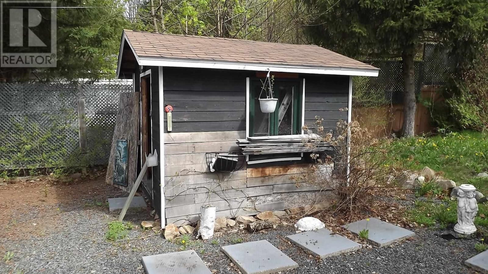 224 HILLSIDE DR Image 24