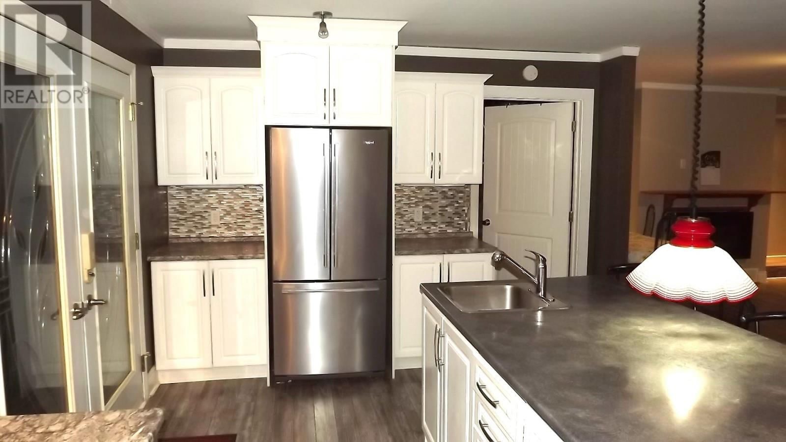 224 HILLSIDE DR Image 3