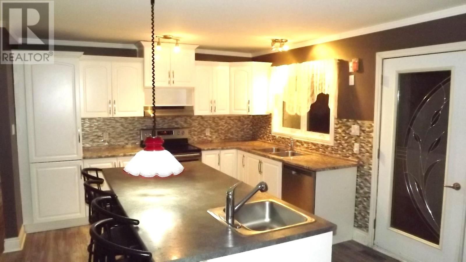 224 HILLSIDE DR Image 4