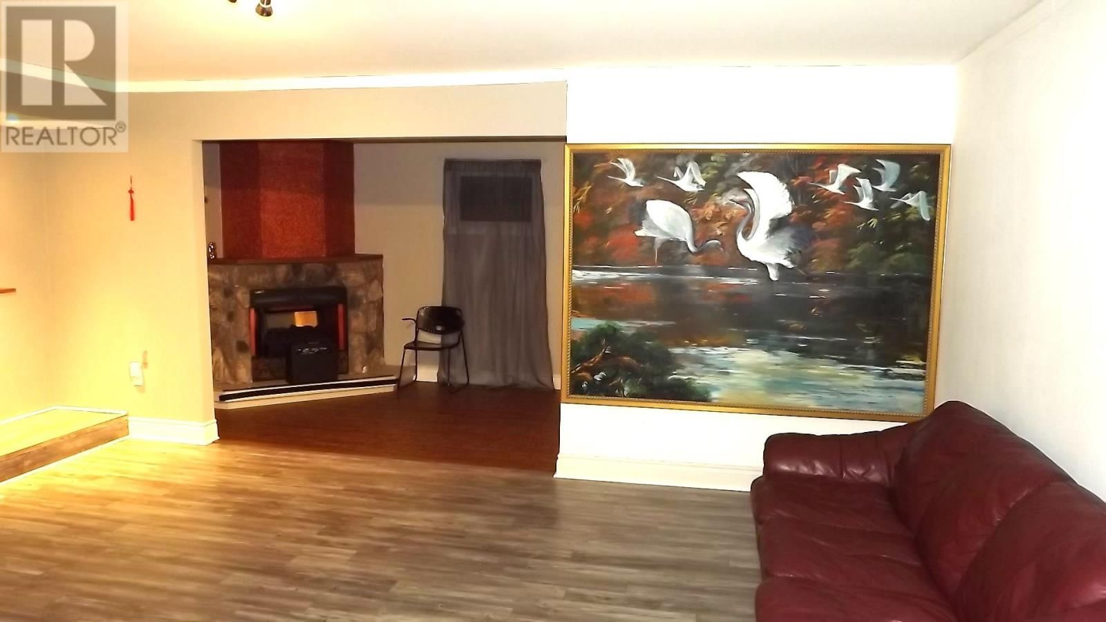 224 HILLSIDE DR Image 8