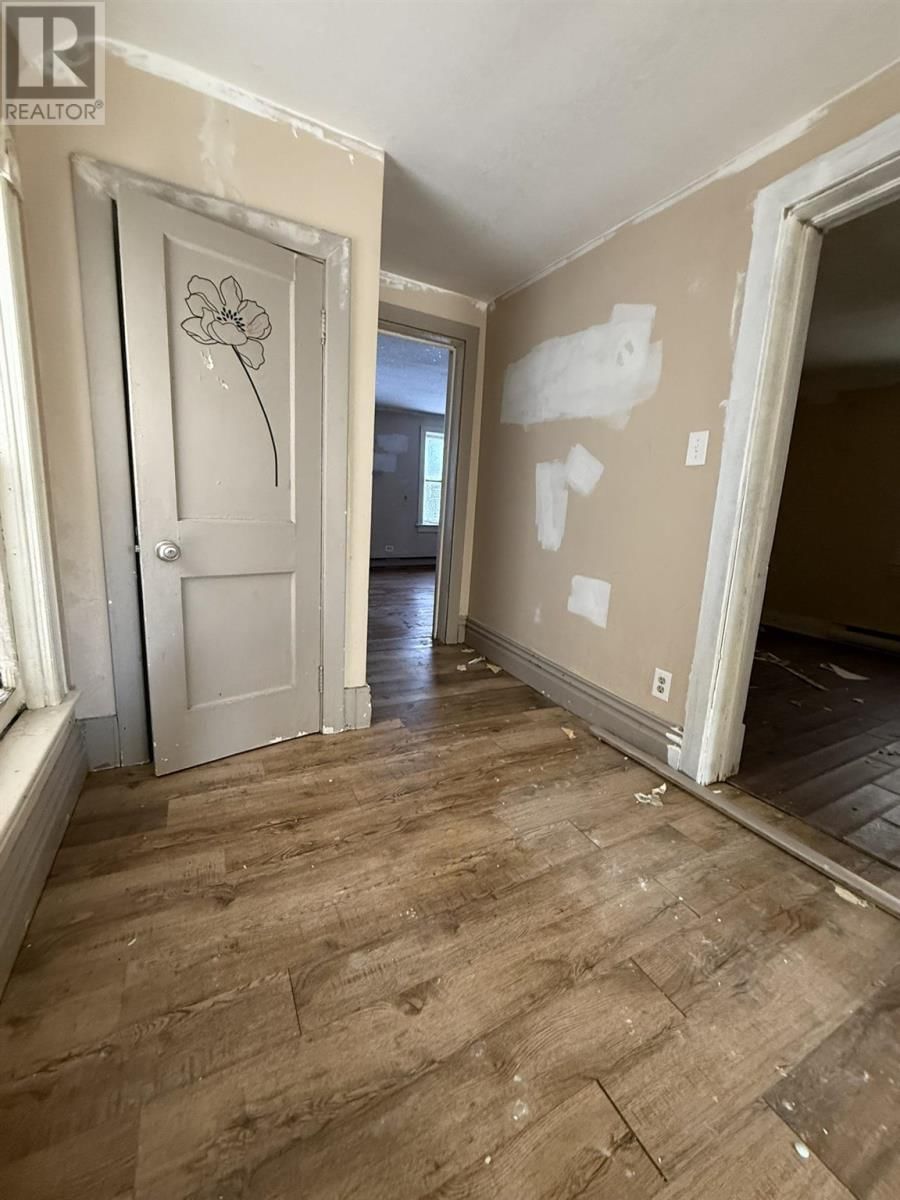 632 ALBERT ST Image 13