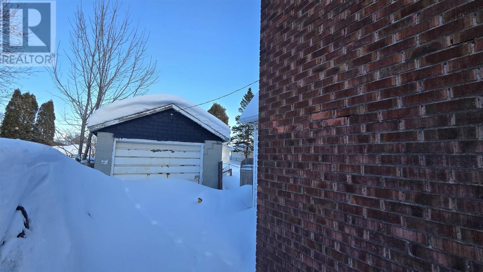 660 QUEEN ST Image 4