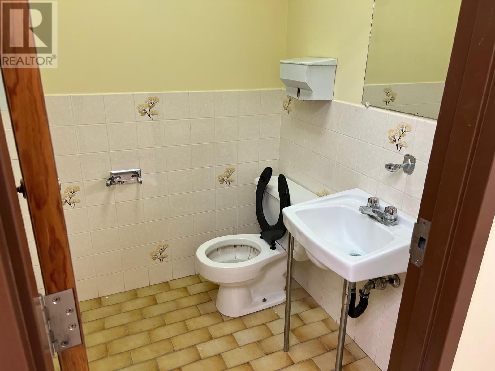 19 WOODWARD AVE Image 8