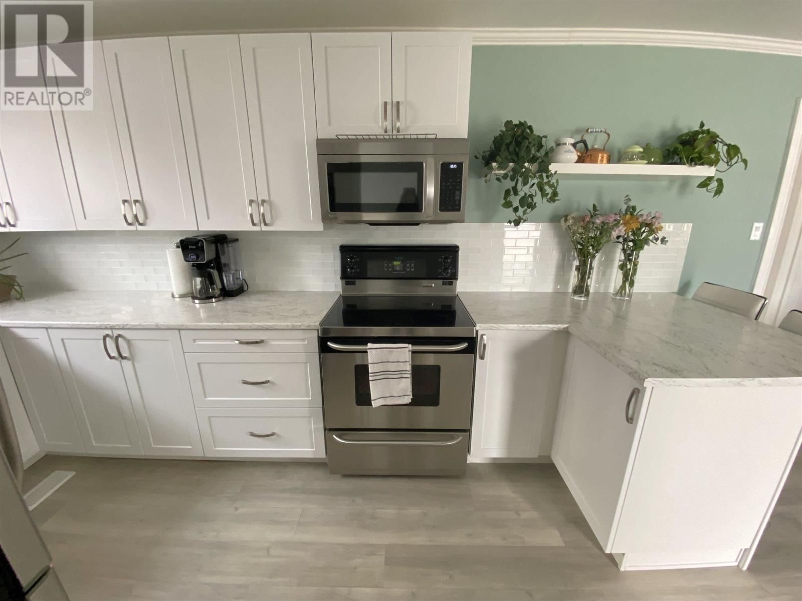 52 HUTCHISON AVE Image 12