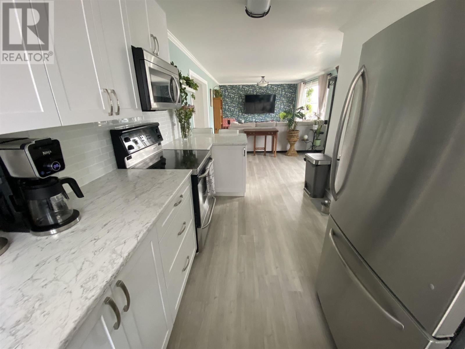 52 HUTCHISON AVE Image 14