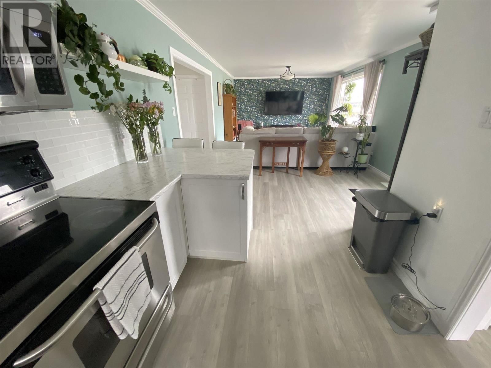 52 HUTCHISON AVE Image 15