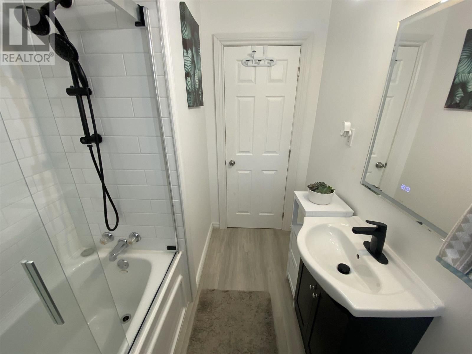 52 HUTCHISON AVE Image 18