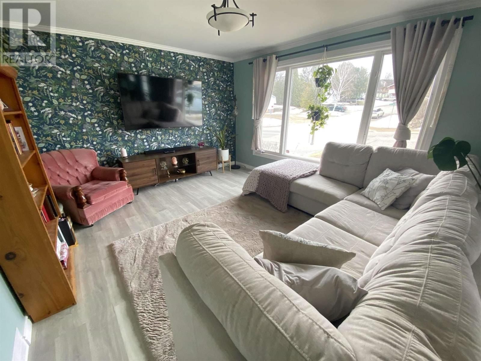 52 HUTCHISON AVE Image 7