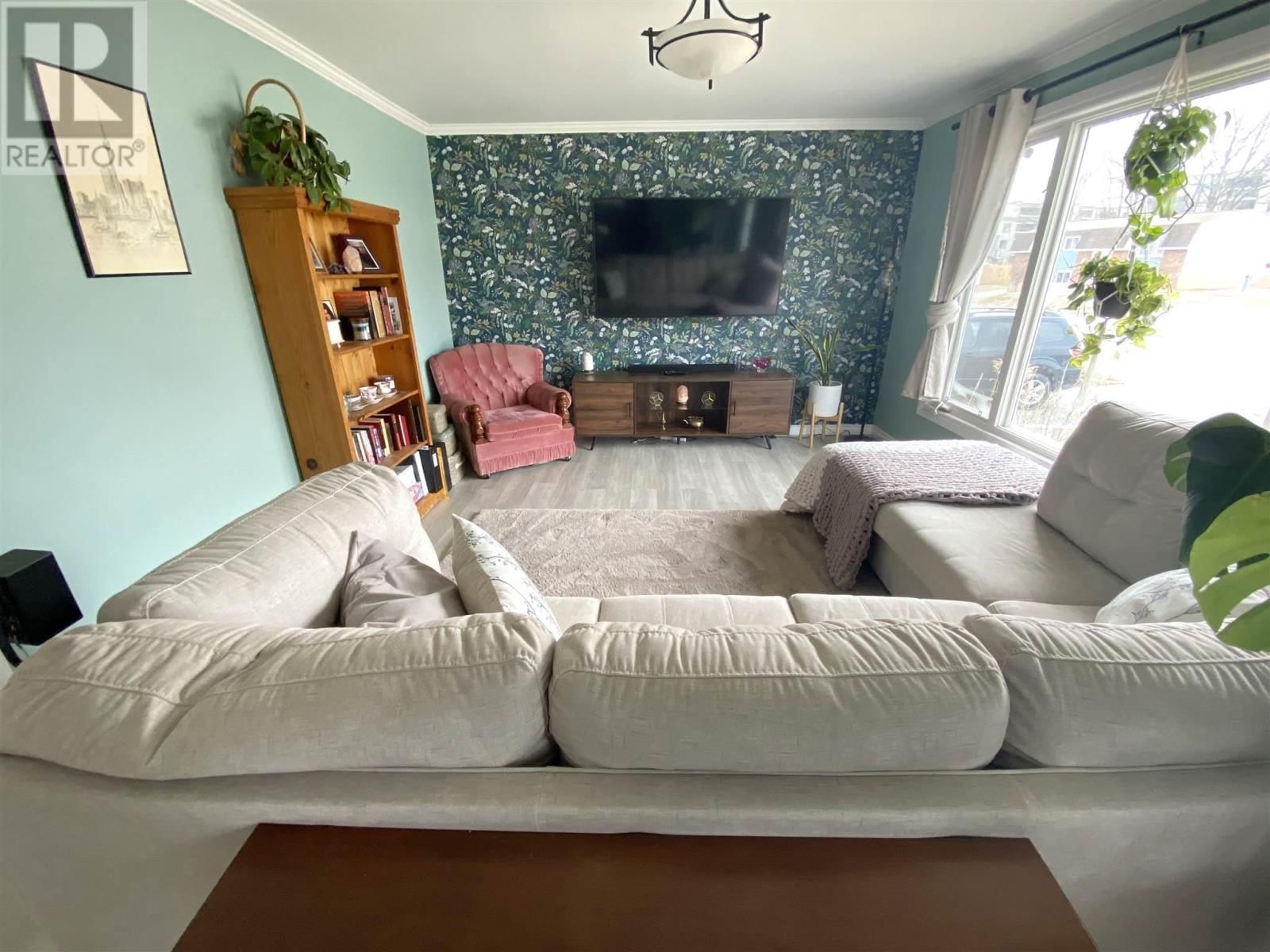 52 HUTCHISON AVE Image 8