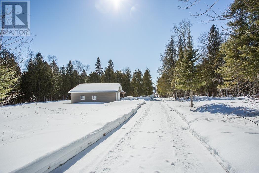 3515 HURON LINE RD Image 41